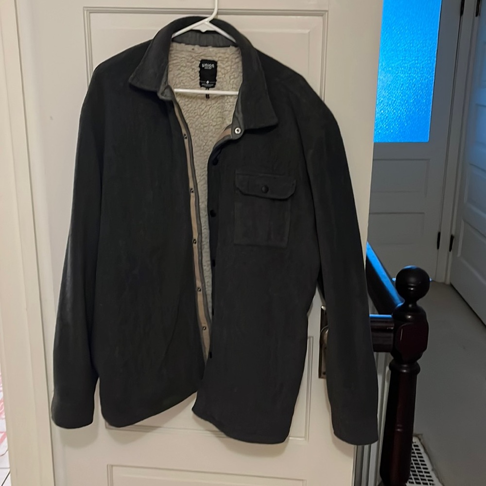 Union fleece shacket with snap buttons. Super soft lining